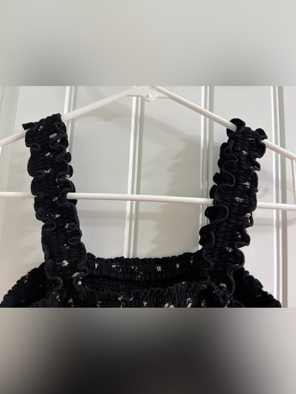 Hollister Black Floral Smocked Crop Top - Picture 4 of 4